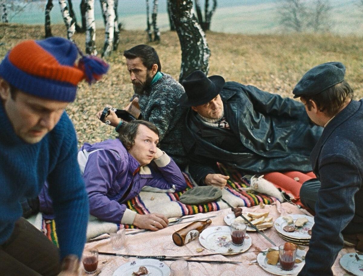 Сцена на пикнике у Гоши одна из лучших в "Москва слезам не верит".-4